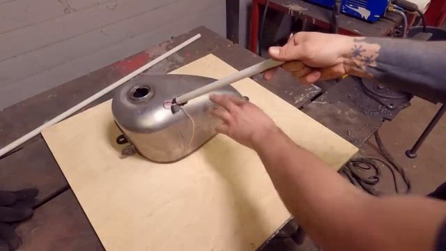 Закончил работу над своим харлеем / Первый выезд смотреть онлайн