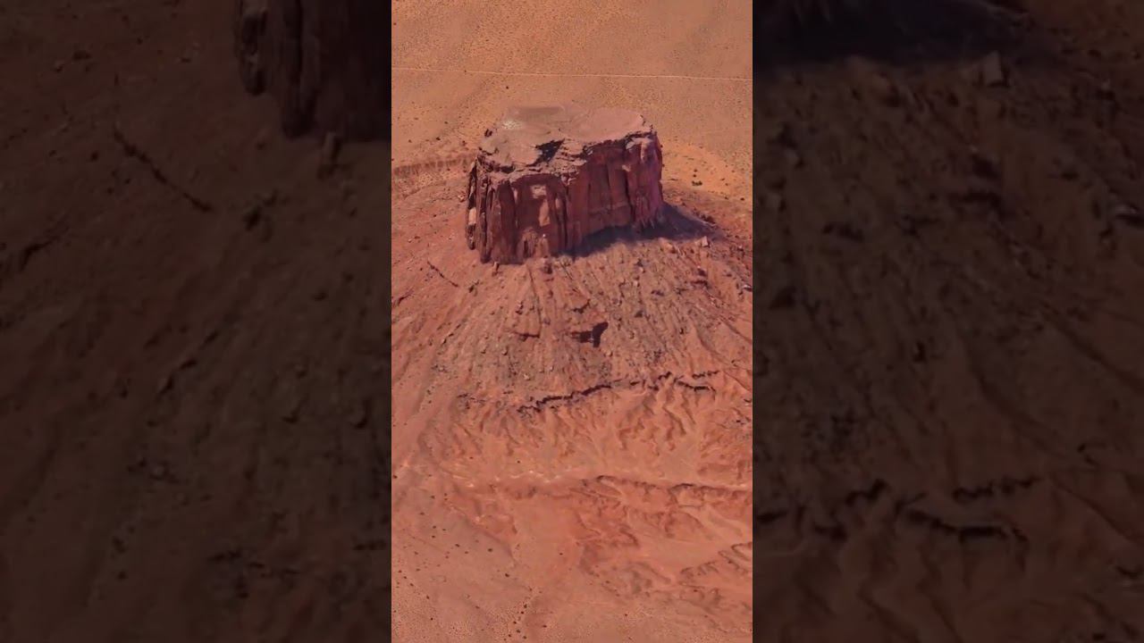 Словно гигантские пни каменных деревьев - это останцы в Долине Монументов #shorts смотреть онлайн