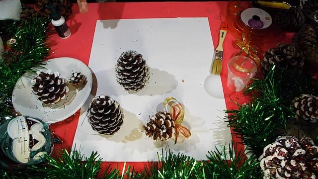 Как сделать игрушки на елку из шишек. смотреть онлайн