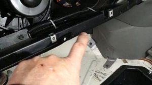 VW Crafter (or MB Sprinter without EK1), locating the D+ (engine running) signal wire.