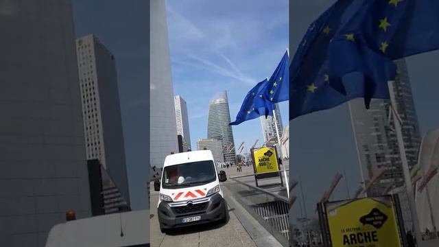 Visite de l'Arche de la défense à Paris