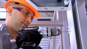 Монтаж роллетных ворот из профиля AG 77