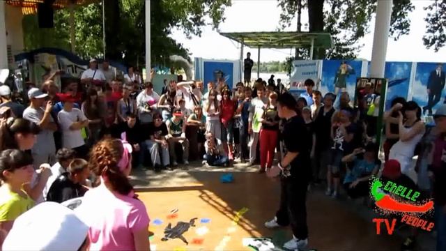 ... vs Петя vs Santas vs Старик (Summer dance party 2012) смотреть онлайн