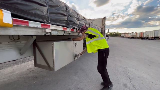 Выпуск 2: Одни сутки из жизни тракдрайверов/ Работа на траках в США смотреть онлайн