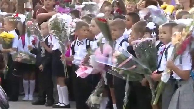 День знаний 2022. Космонавты из России поздравили детей прямо из космоса смотреть онлайн