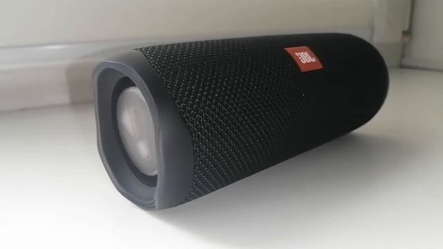 Колонка JBL FLIP 5 LFM 70% Bass Test смотреть онлайн