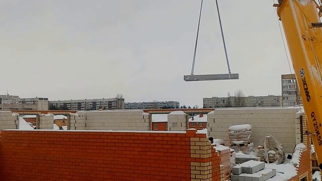 Укладка оконных перемычек третьего этажа на Станционной 3 смотреть онлайн