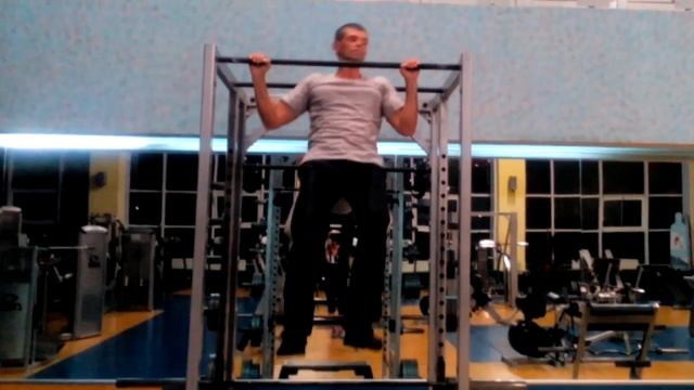Усложненное подтягивание на турнике. смотреть онлайн