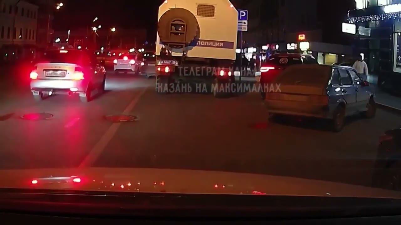 Когда показал не тот жест смотреть онлайн