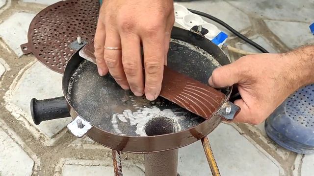 ДРОБИЛКА ИЗ БОЛГАРКИ! Как подробить крупы дома из подручных инструментов. Дробим зерно для кур смотреть онлайн