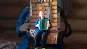 Дед поёт на чувашском, под гормошку