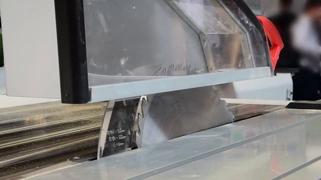 Форматно-раскроечный станок SCM SI X L'invincibile смотреть онлайн