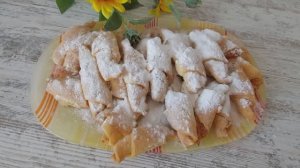 Рогалики на кефире , с грушевым повидлом .