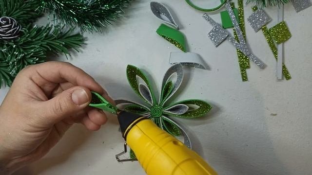 Новогоднее украшение из фоамирана. Легко и быстро) DIY