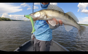 Максим Арестов, рыбалка на судака с лодки с чемпионом PAL