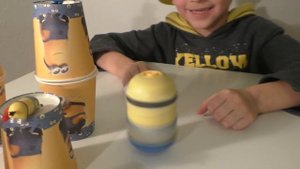 Большой миньон Стюарт мигает, танцует и играет музыку – Распаковка миньон игрушка spinning stuart