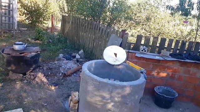 Супер теплоёмкий тандыр своими руками из кирпича внутри бетонного кольца [Мангальная зона ч 5]