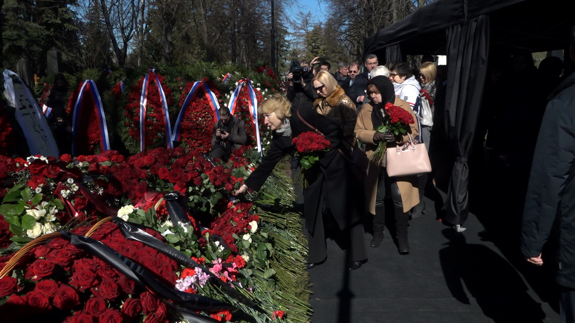 Жириновский умер дата. Похороны Жириновского Владимира Вольфовича на Новодевичьем кладбище. Могила Жириновского.