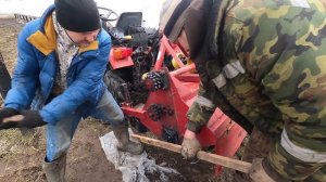 Почвенная Фреза и трактор МТЗ 311