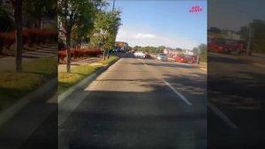 Чуть-чуть стукнулись.
