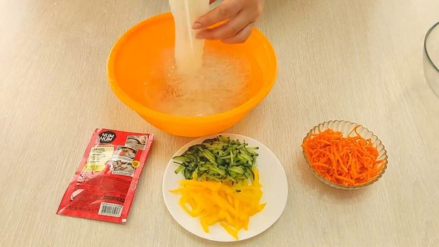 САЛАТ "фунчоза" с овощами. Самый БЫСТРЫЙ и ВКУСНЫЙ салат.