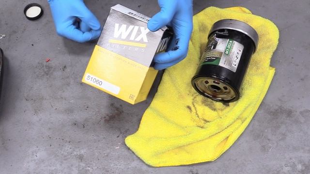 How to Change Oil and Filter Chevrolet 7.4L 454 Suburban C/K Silverado 2500 3500 1988–2000 смотреть онлайн