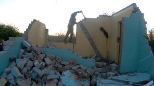 Сломали старый,кирпичный дом,руками!!!