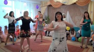 Зажигают родители на выпускном в детском саду №19 "СВЕТЛЯЧОК"