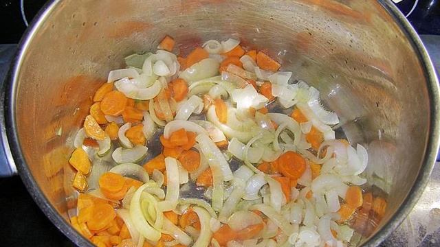 Салат из баклажанов и кабачков с болгарскими перцами и помидорами на зиму