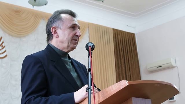 Виктор Плакида высказал жителям Феодосии позицию президента