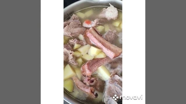 готовлю на ужин тушёную картошку?#тушенаякартошка #тушенаякартошкаскопченымиребрами смотреть онлайн