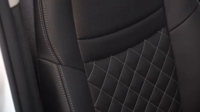 Nissan X-Trail перетянули штатный тканевый салон в экокожу с перфорацией и ромбами [ТКАНИ 2022]