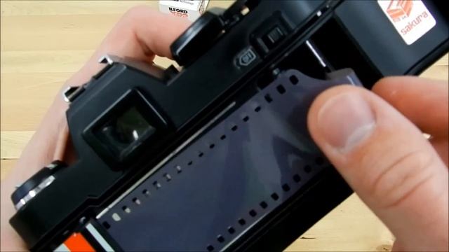 How To Load 35mm Film (Konica Autoreflex TC) смотреть онлайн