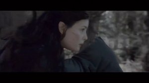 Эльфийка Арвен спасает Фродо