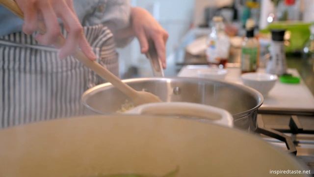 SPICY EDAMAME - With the best garlic ginger sauce! смотреть онлайн