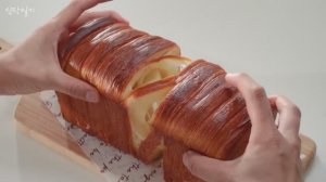 Лучший хлеб с маслом из слоеного теста (так много слоев, как будто приготовленный в машине)