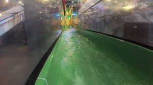 ВЛОГ. Мой ДЕНЬ в АКВАПАРКЕ // Самый большой аквапарк  // дети катаются на горке ГИГАНТСКАЯ ГОРКА