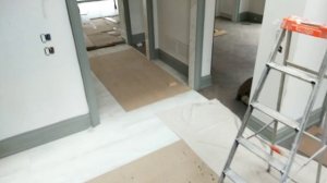 Как прааильно красить исправленные царапины стены.