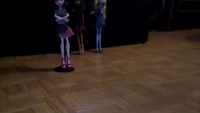 Обычный день в обществе дем....... смотреть онлайн