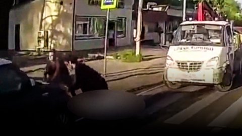 Автомобиль покатился на встречку: женщина потеряла сознание за рулем в Долгопрудном / РЕН Новости