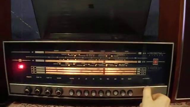 Отреставрированная радиола Вега-312 Стерео 1977 г. с колонками. Ретро СССР. смотреть онлайн