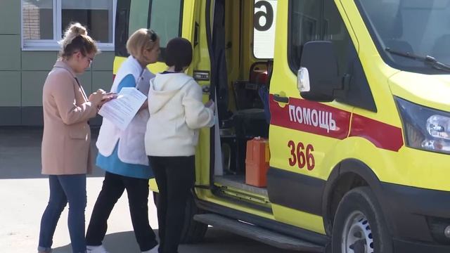 Два года назад в России был учрежден профессиональный праздник День работника скорой помощи смотреть онлайн