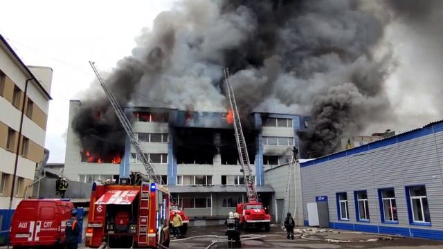 Пожар на ул. Свердловская в Красноярске смотреть онлайн