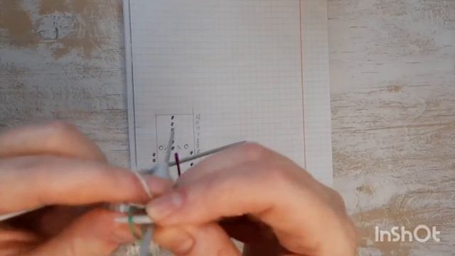 Носки спицами, зубчатый край, пятка стронг платочной вязкой, мысок и закрытие петель иглой. +Узор
