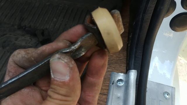 Ремонт ограничителей дверей автомобиля своими руками | АВТОЛАЙФХАК смотреть онлайн