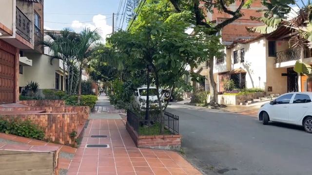 Где жить в Медельине? Районы Медельина, гуляем по Los Colores, Колумбия. #colombia #medellin смотреть онлайн