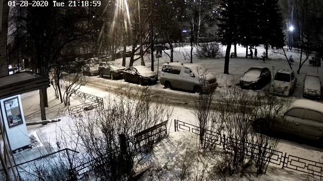 Москва, Ясенево, уютная камера во дворе со звуком. Live ptz.