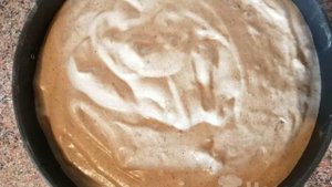 Шоколадный бисквит с орехами