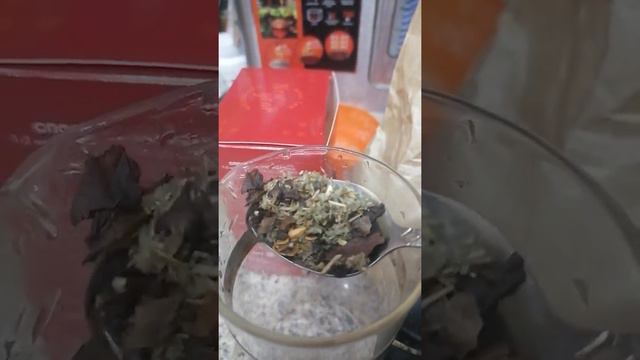 Чёрный чай с алтайским разнотравьем.