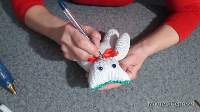 Из обычной строительной перчатки за 15 минут я сделал милую игрушку